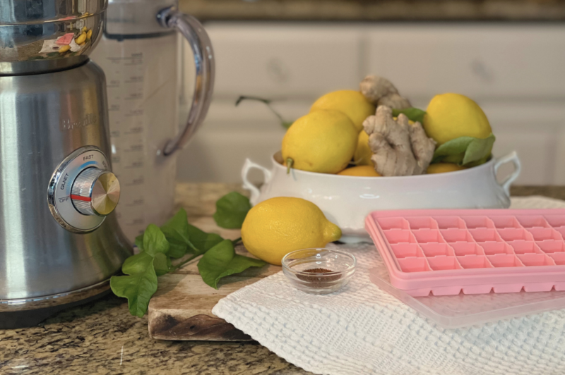 Silicone Ice Cube Tray with Lid - Image 3